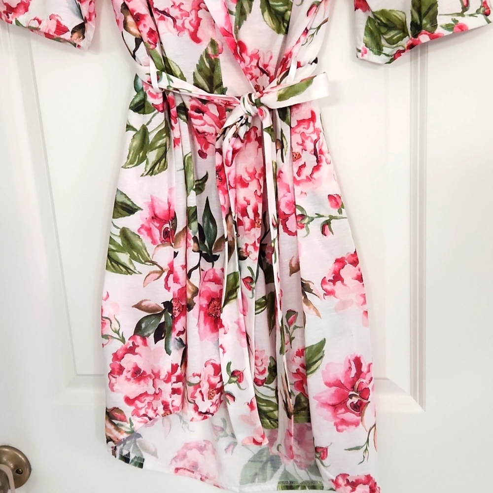 Pretty summer floral short robe by Show Me Your Mumu. Great condition! - Picture 5 of 9
